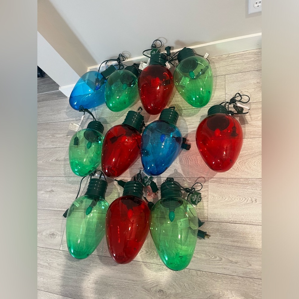 11 led jumbo bulbs
Brand new
5 geeen
4 red 
2 blue